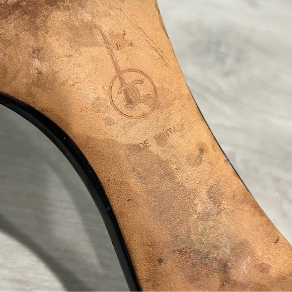 CHANEL Black Patent Leather CC Logo Kitten Heel Mules Size 39 - Picture 11 of 14